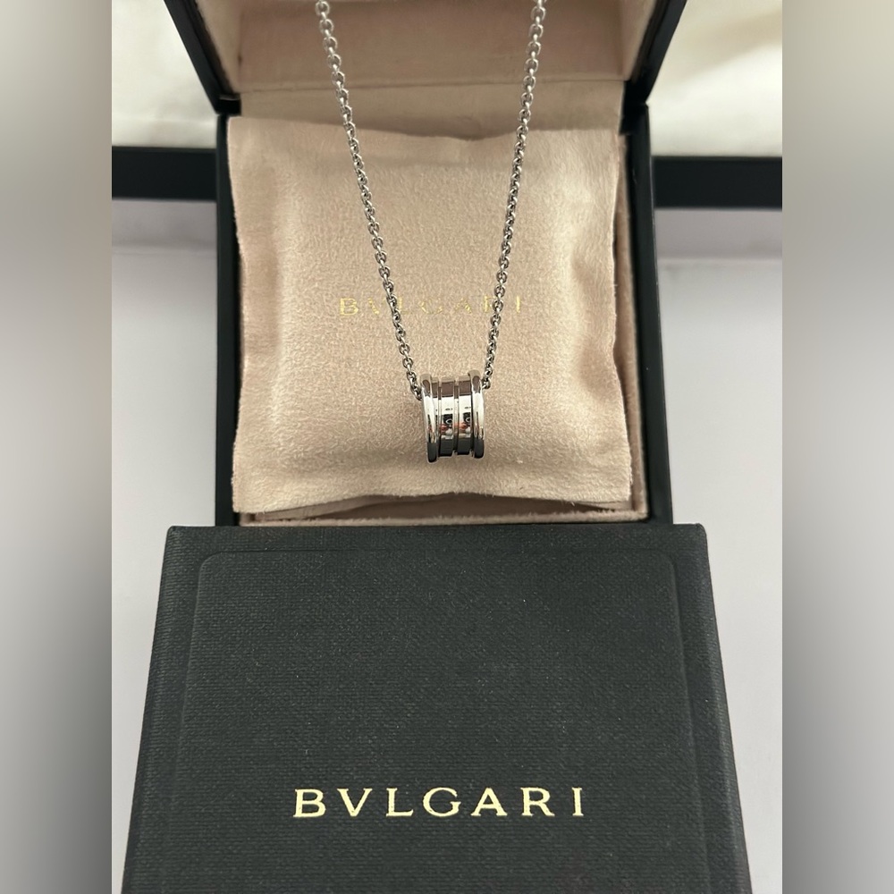 Bulgari B.Zero1 pendant in 18k white gold with box.